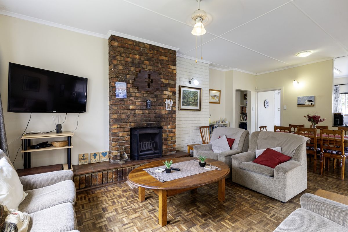 Solid, Spacious & Perfectly Positioned Near the Kowie River in Port Alfred - Photo 4