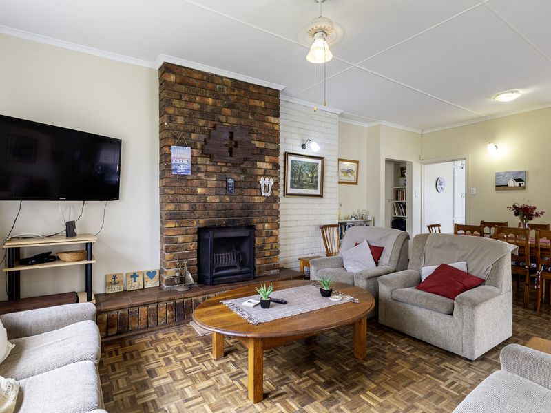 Solid, Spacious & Perfectly Positioned Near the Kowie River in Port Alfred - Photo 4