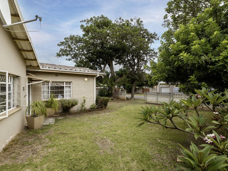 Solid, Spacious & Perfectly Positioned Near the Kowie River in Port Alfred - Photo 8