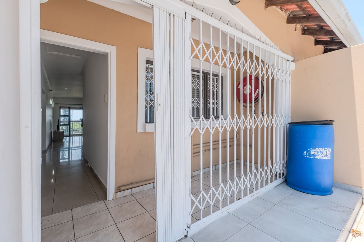 Secure Three Bedroom Townhouse with Sea Views in Prime Durban North - Photo 4
