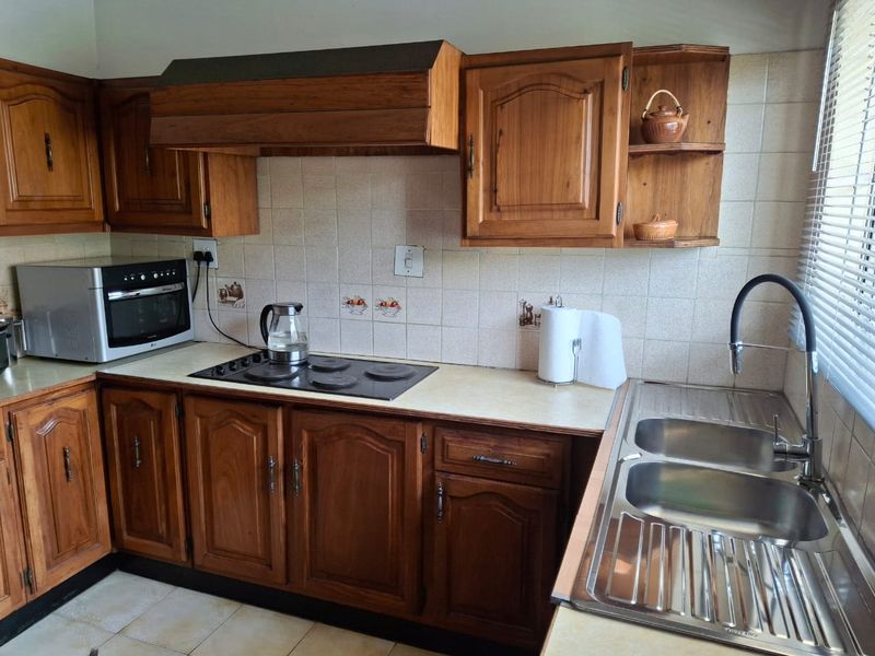 A statement home with timeless appeal! - Photo 5