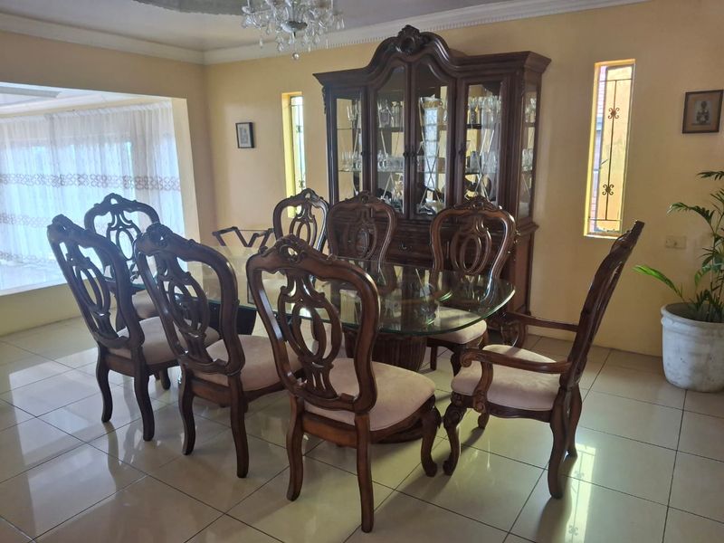 A statement home with timeless appeal! - Photo 8