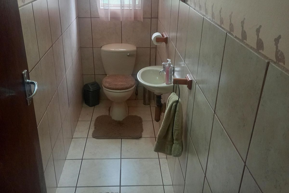 SPACIOUS WELL-ESTABLISHED HOME WITH SEPARATE FLATLET ON A BIG STAND FOR SALE! - Photo 4