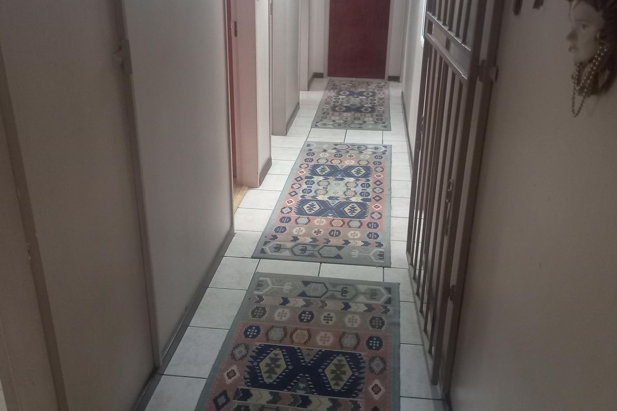 SPACIOUS WELL-ESTABLISHED HOME WITH SEPARATE FLATLET ON A BIG STAND FOR SALE! - Photo 5