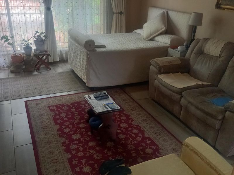 SPACIOUS WELL-ESTABLISHED HOME WITH SEPARATE FLATLET ON A BIG STAND FOR SALE! - Photo 2