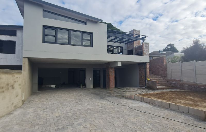 Modern Luxury Home in Linkside – Spacious Family Living with Sea Views & Separate Guest Suite