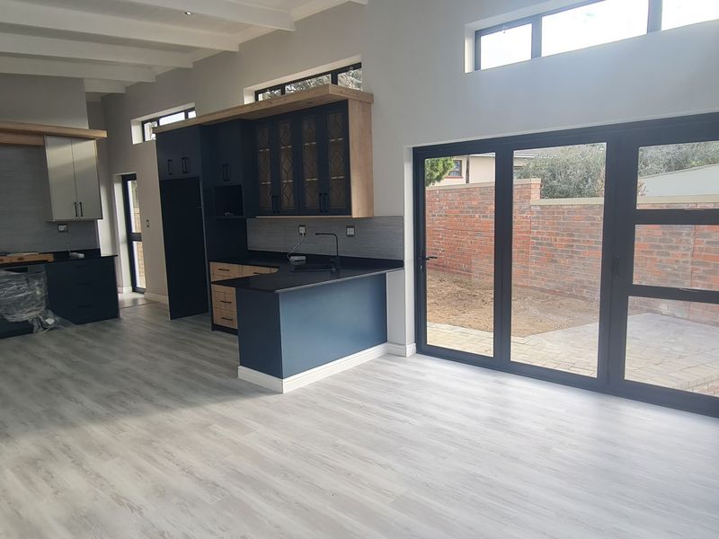 Modern Luxury Home in Linkside – Spacious Family Living with Sea Views & Separate Guest Suite - Photo 6