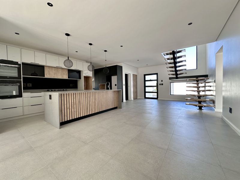 A Castle Fit for Royalty! - Photo 4