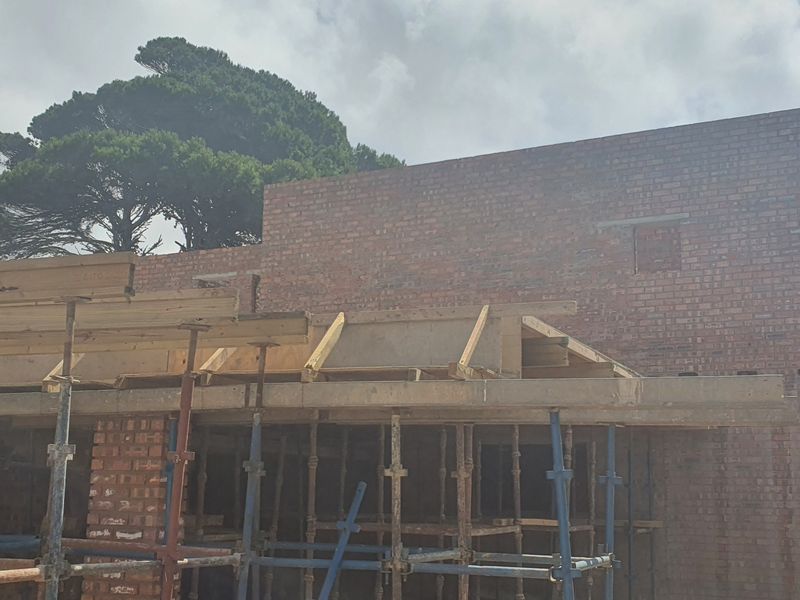 Upmarket Modern living in a secure Linkside address - Photo 9