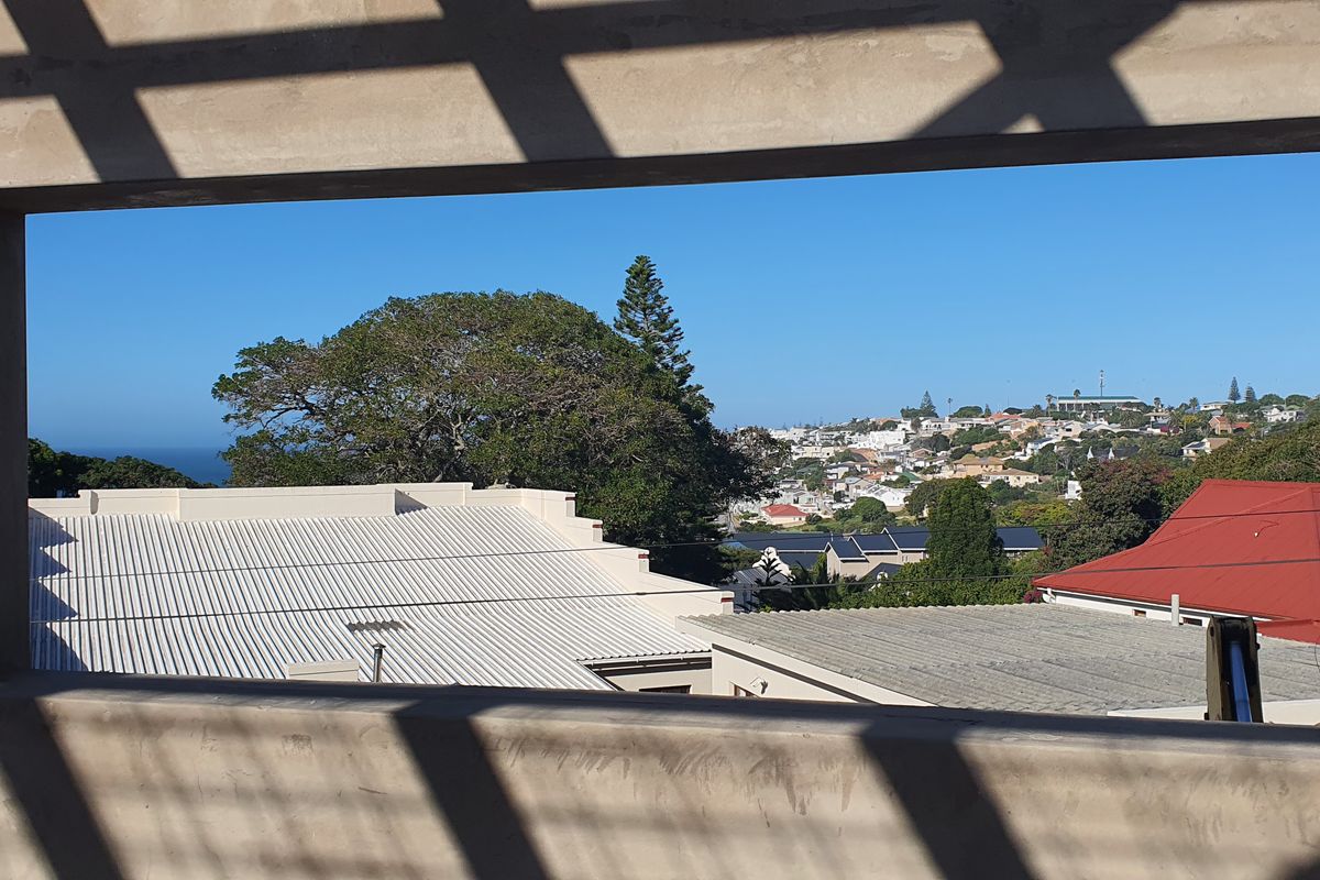 Upmarket Modern living in a secure Linkside address - Photo 3