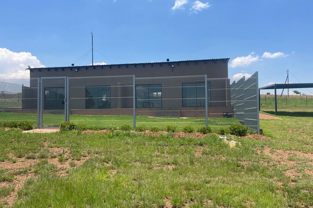 Garden Cottage Rental Monthly In Walkerville - Photo 3