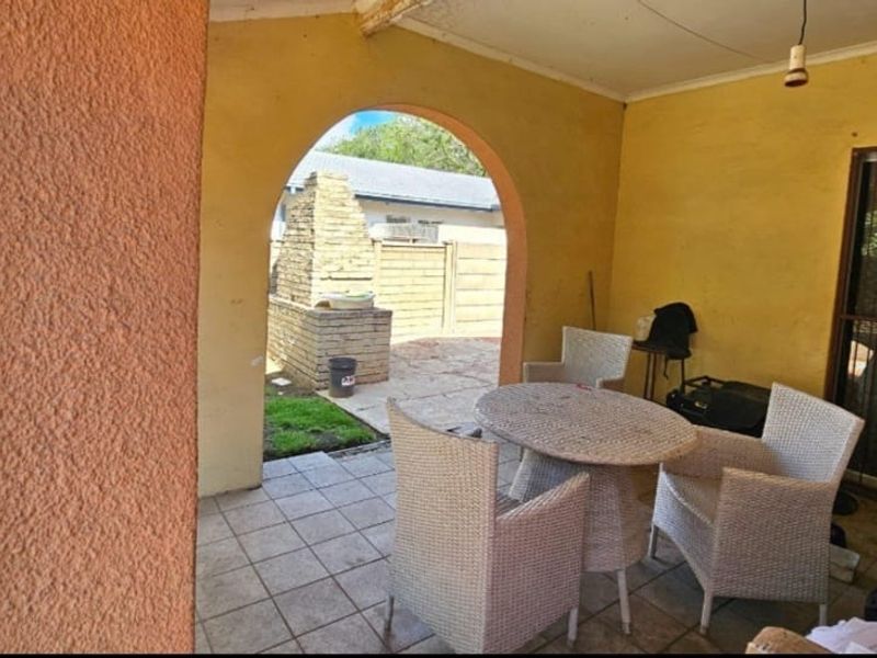 3 Bedroom House for sale in Sasolburg Ext 11 - Photo 5
