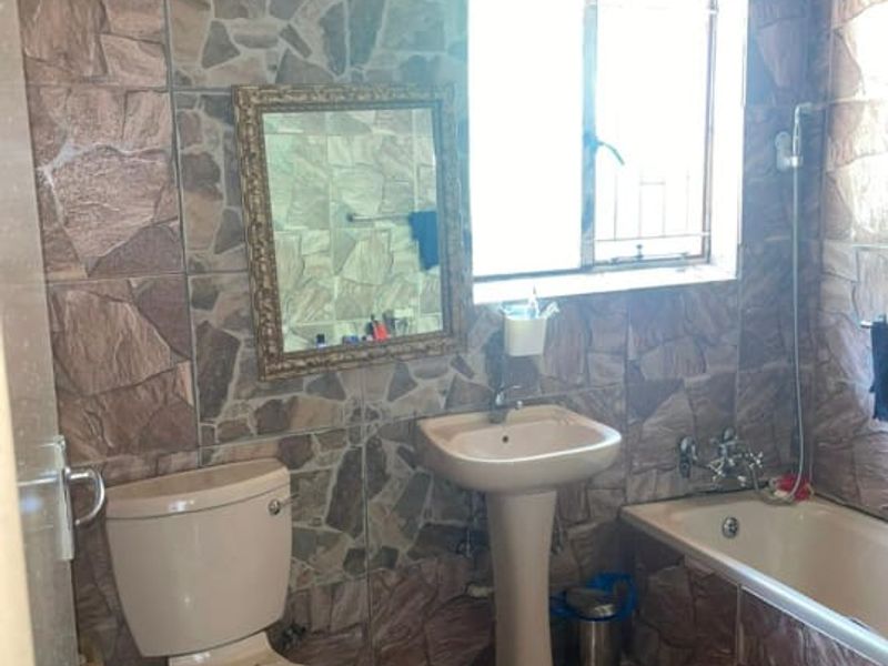 3 Bedroom House for sale in Sasolburg Ext 11 - Photo 8