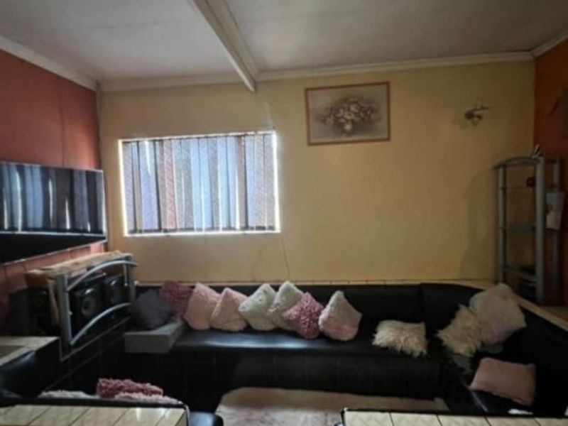 3 Bedroom House for sale in Sasolburg Ext 11 - Photo 3