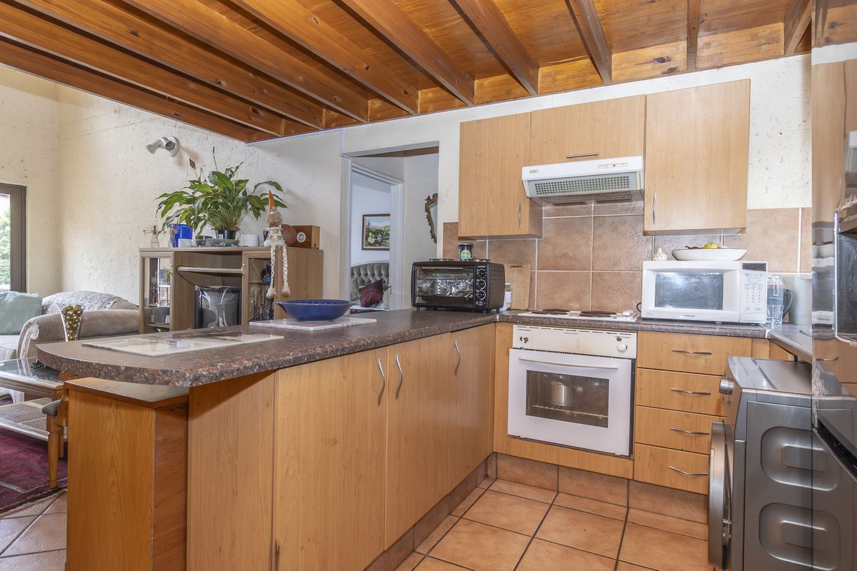 Spacious 1-Bed, 1-Bath Loft-Apartment, 77Sqm, Chobe Sands,  Pet friendly. No transfer duty. - Photo 4