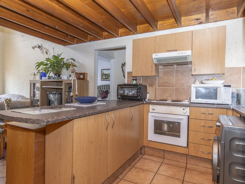 Spacious 1-Bed, 1-Bath Loft-Apartment, 77Sqm, Chobe Sands,  Pet friendly. No transfer duty. - Photo 4