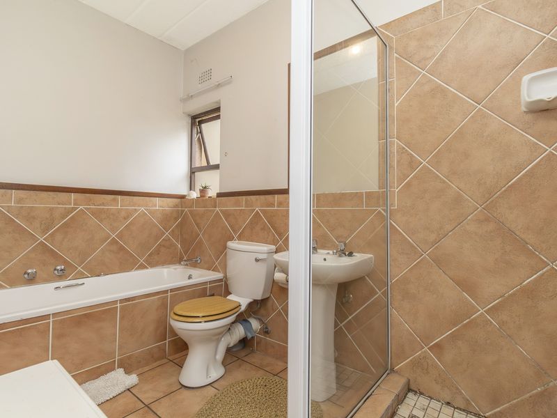 Spacious 1-Bed, 1-Bath Loft-Apartment, 77Sqm, Chobe Sands,  Pet friendly. No transfer duty. - Photo 8