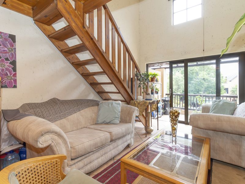 Spacious 1-Bed, 1-Bath Loft-Apartment, 77Sqm, Chobe Sands,  Pet friendly. No transfer duty. - Photo 2