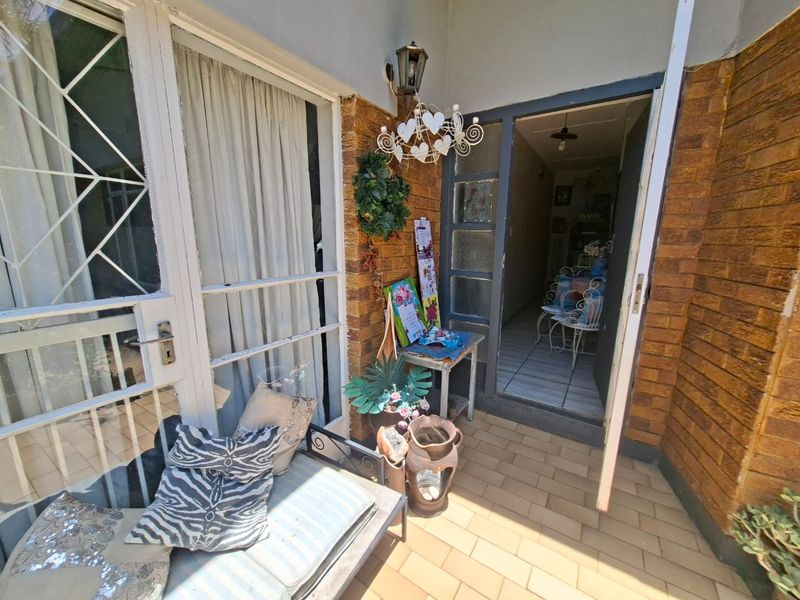 Family & Entertainment Focused Perfect Family Retreat – 4 Bedrooms, Double Garage, Pool - Photo 3