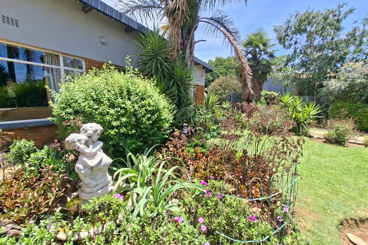 Family & Entertainment Focused Perfect Family Retreat – 4 Bedrooms, Double Garage, Pool - Photo 2