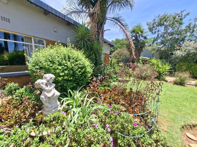 Family & Entertainment Focused Perfect Family Retreat – 4 Bedrooms, Double Garage, Pool - Photo 2