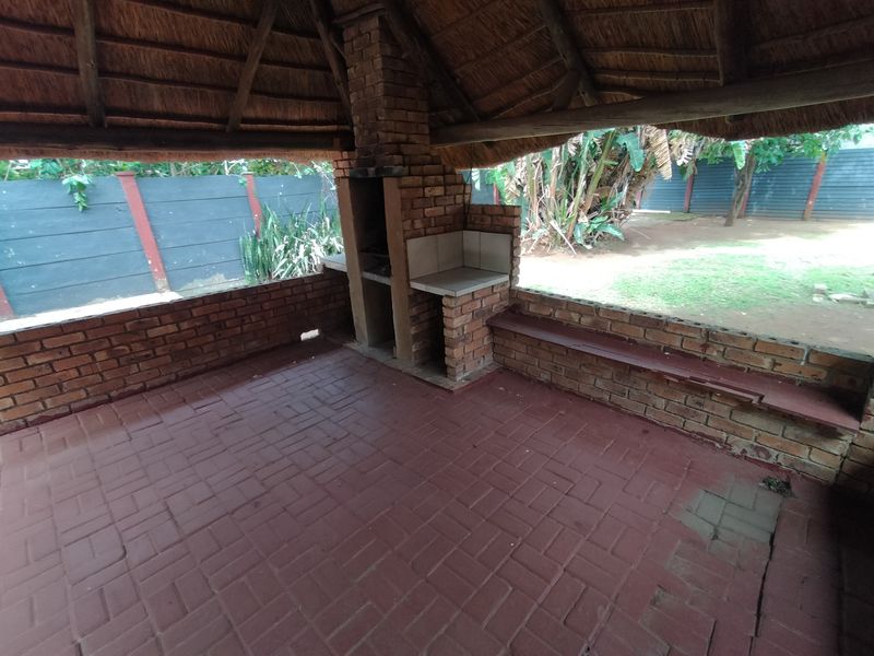 Well-Located Home Near Wonderpark with Lapa & Double Garage - Photo 5