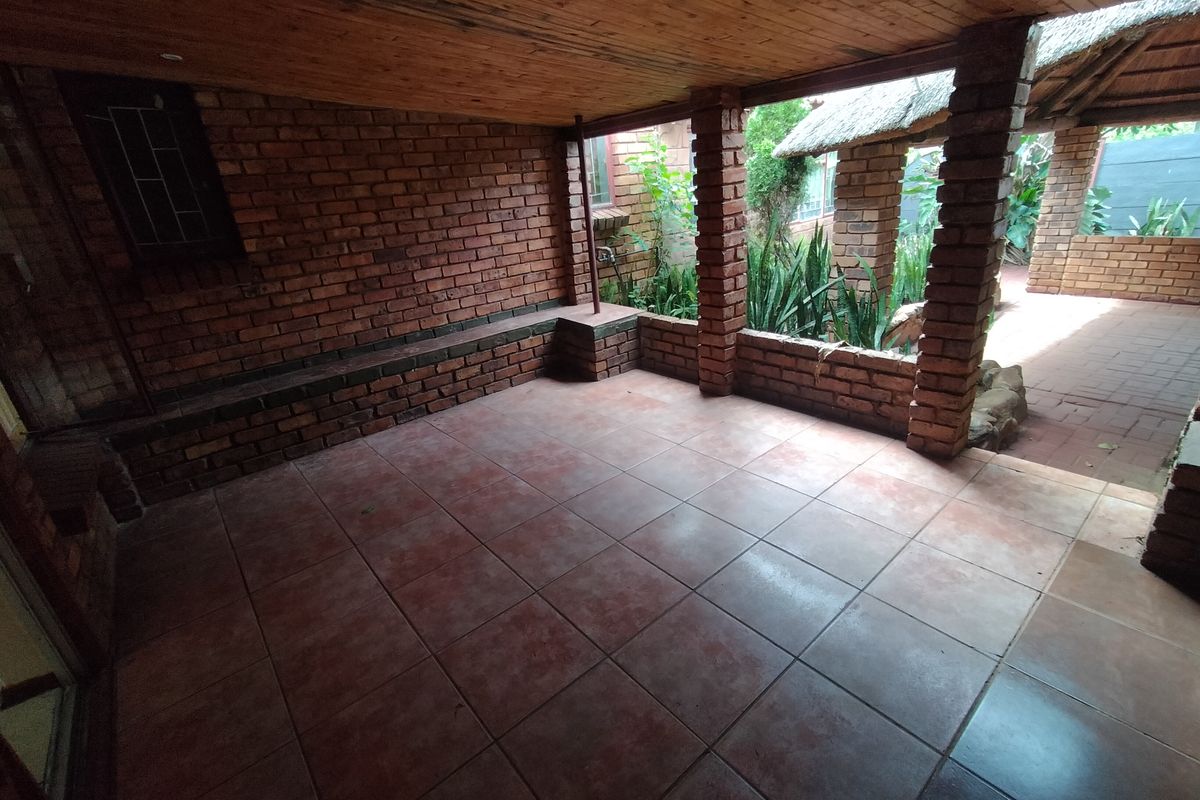 Well-Located Home Near Wonderpark with Lapa & Double Garage - Photo 4