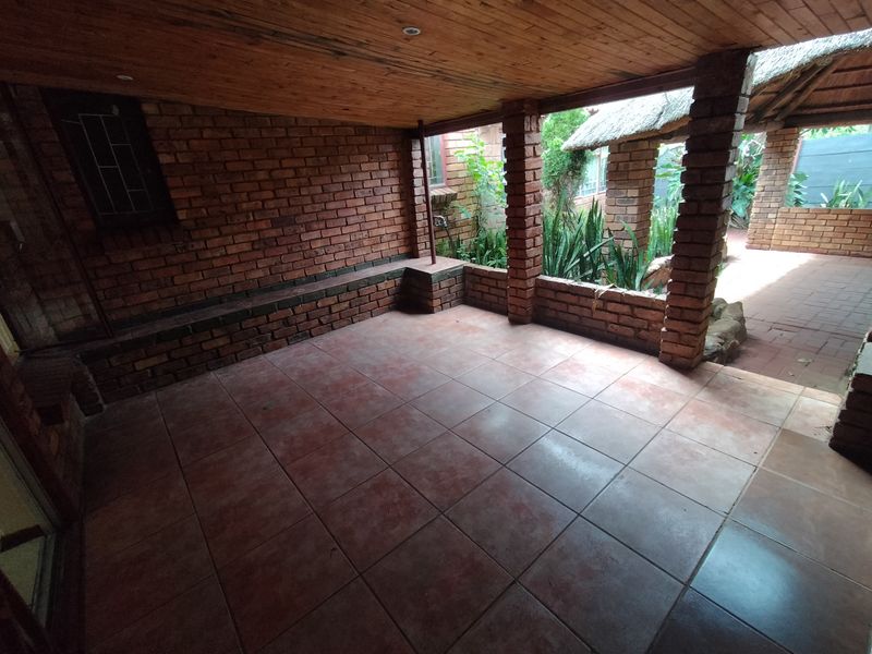 Well-Located Home Near Wonderpark with Lapa & Double Garage - Photo 4