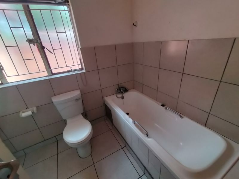 Well-Located Home Near Wonderpark with Lapa & Double Garage - Photo 10