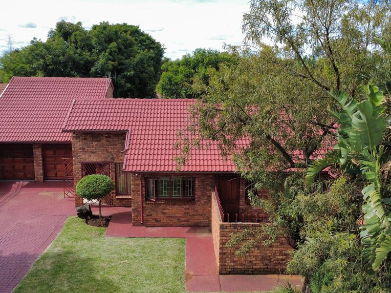 Well-Located Home Near Wonderpark with Lapa & Double Garage - Photo 2