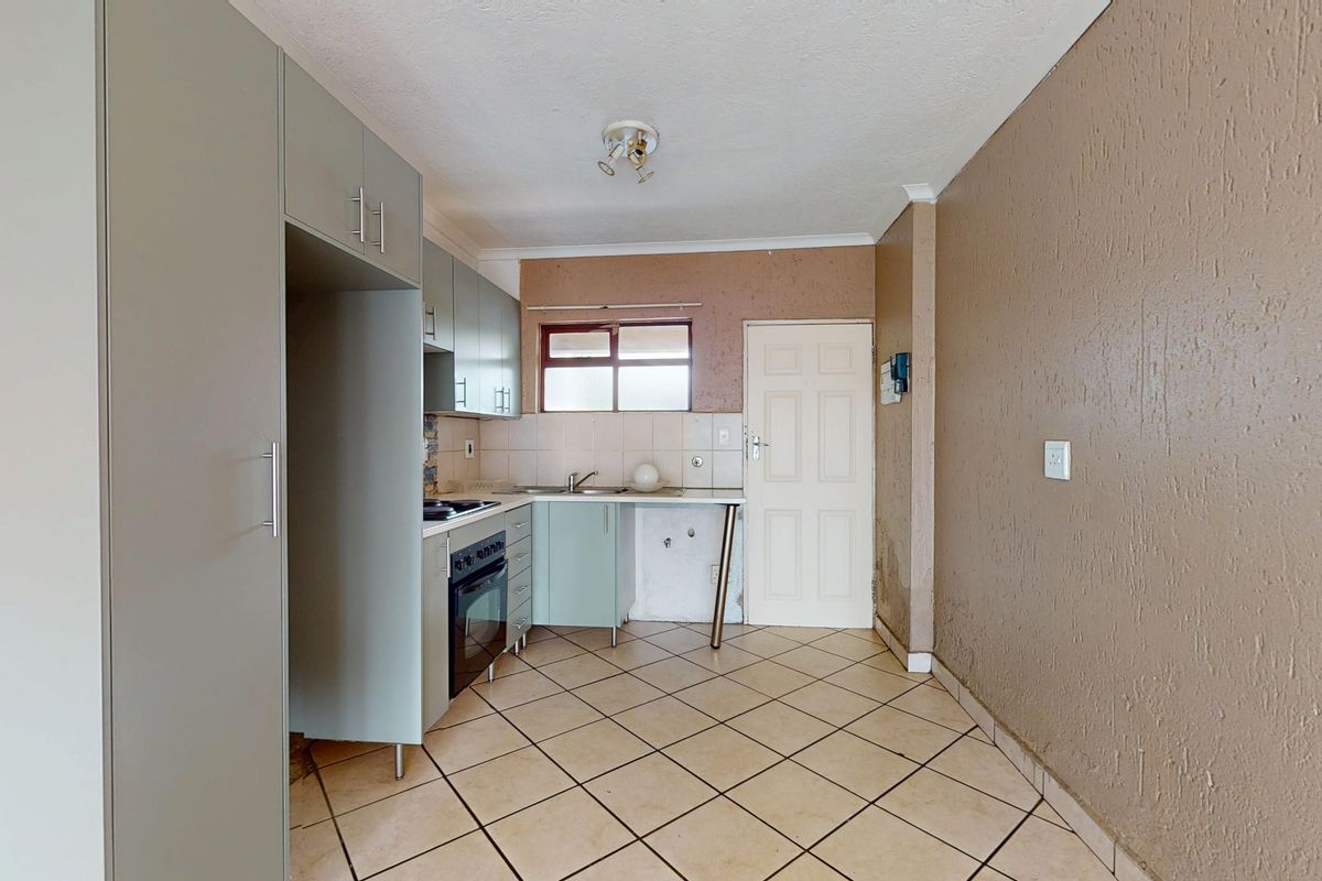 Modern 2nd-Floor Apartment in Prime Estate - Photo 2