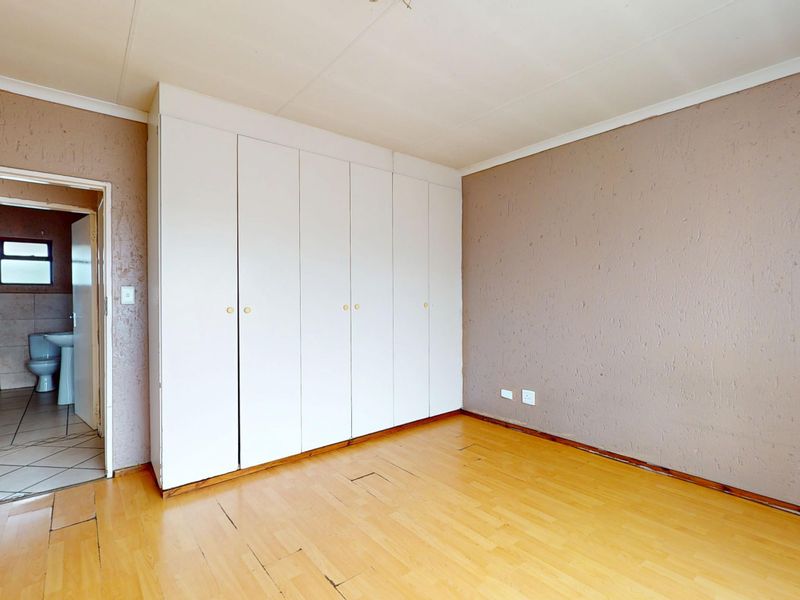 Modern 2nd-Floor Apartment in Prime Estate - Photo 8