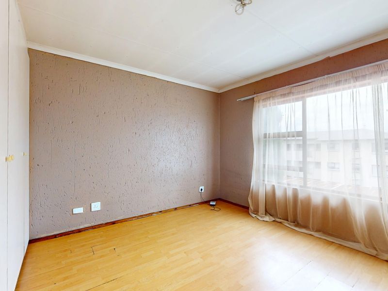 Modern 2nd-Floor Apartment in Prime Estate - Photo 7