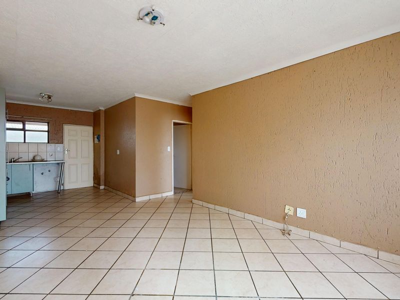 Modern 2nd-Floor Apartment in Prime Estate - Photo 4