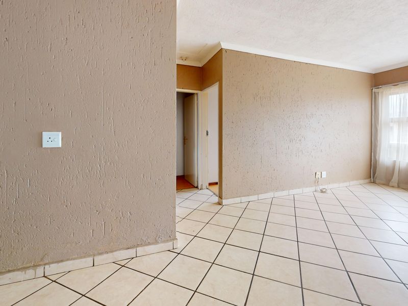 Modern 2nd-Floor Apartment in Prime Estate - Photo 5