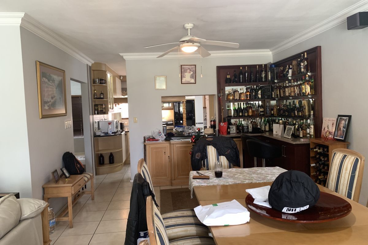 Private and Secluded End-Unit with Distant Sea Views - Photo 4