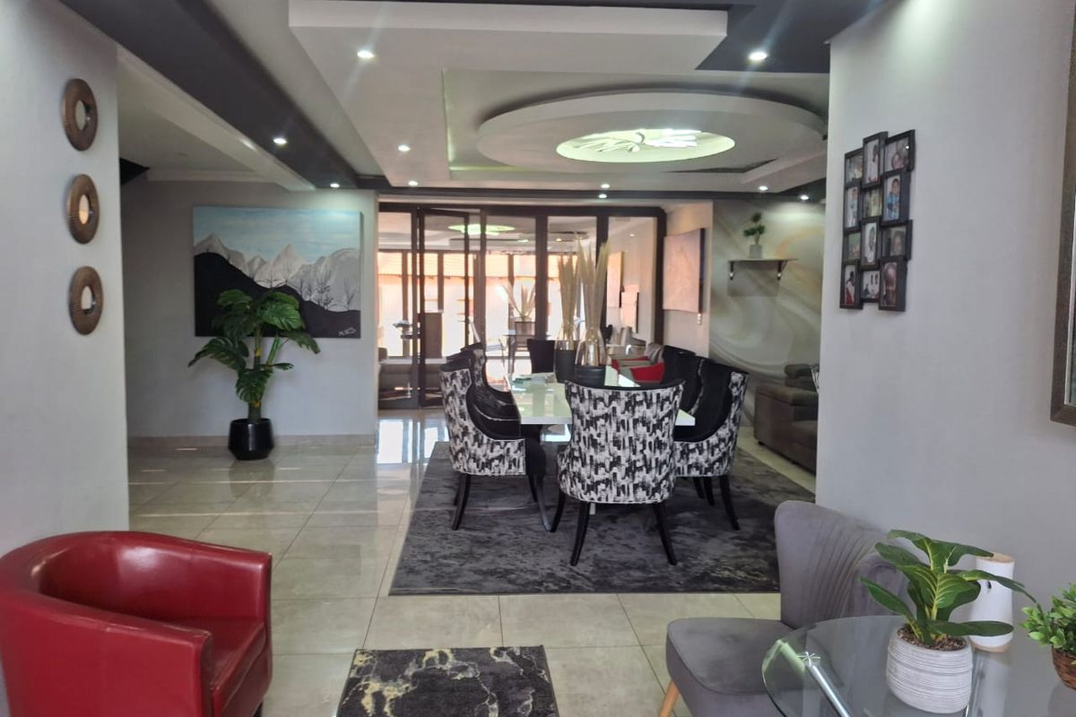 Luxury, Space and Style in Savannah Country Estate - Photo 5