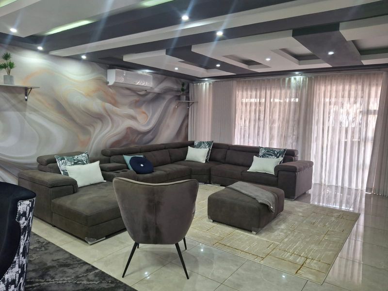 Luxury, Space and Style in Savannah Country Estate - Photo 7