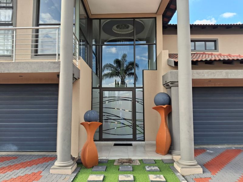 Luxury, Space and Style in Savannah Country Estate - Photo 2