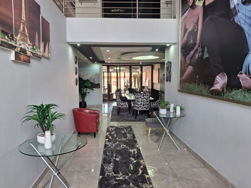 Luxury, Space and Style in Savannah Country Estate - Photo 4