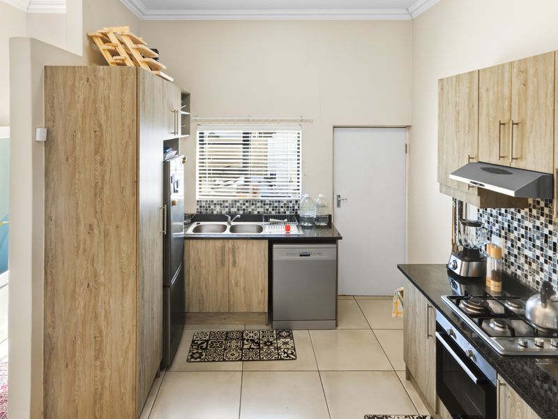 Well maintained family home with flatlet and entertainment area - Photo 10