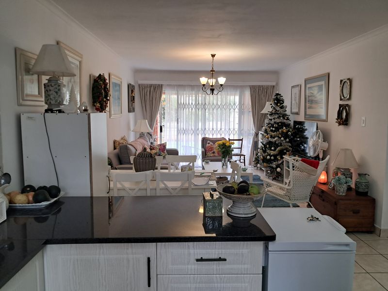 Stylish Modern Two Bedroom Apartment - Photo 3