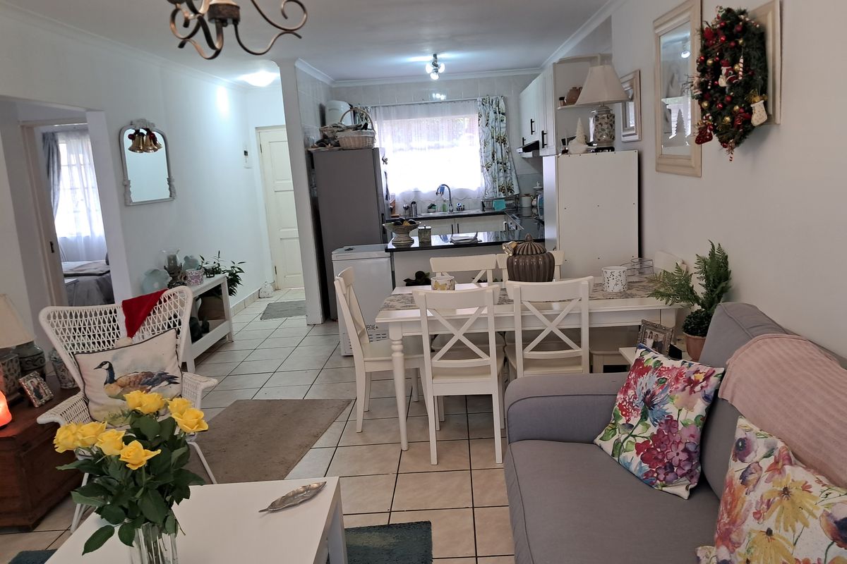 Stylish Modern Two Bedroom Apartment - Photo 2