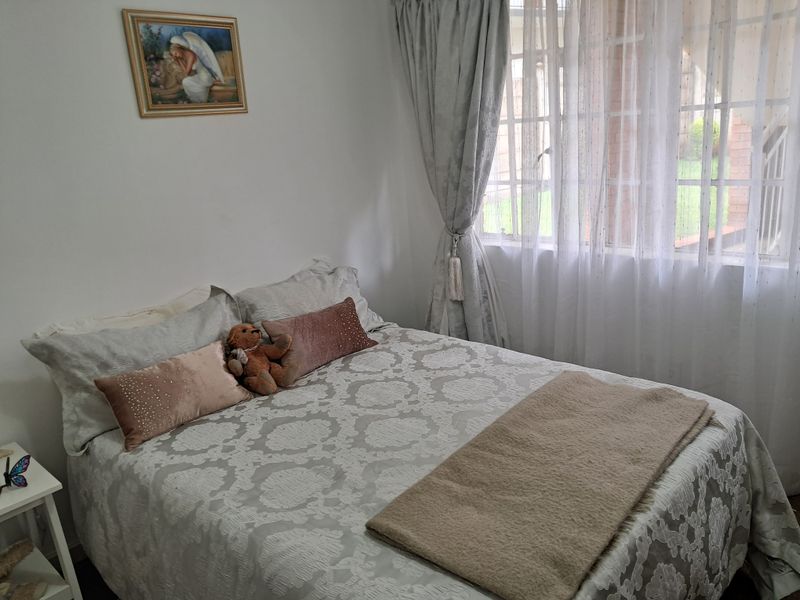 Stylish Modern Two Bedroom Apartment - Photo 6