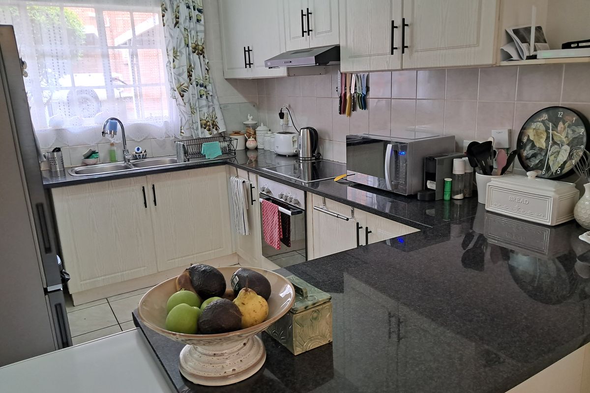 Stylish Modern Two Bedroom Apartment - Photo 4