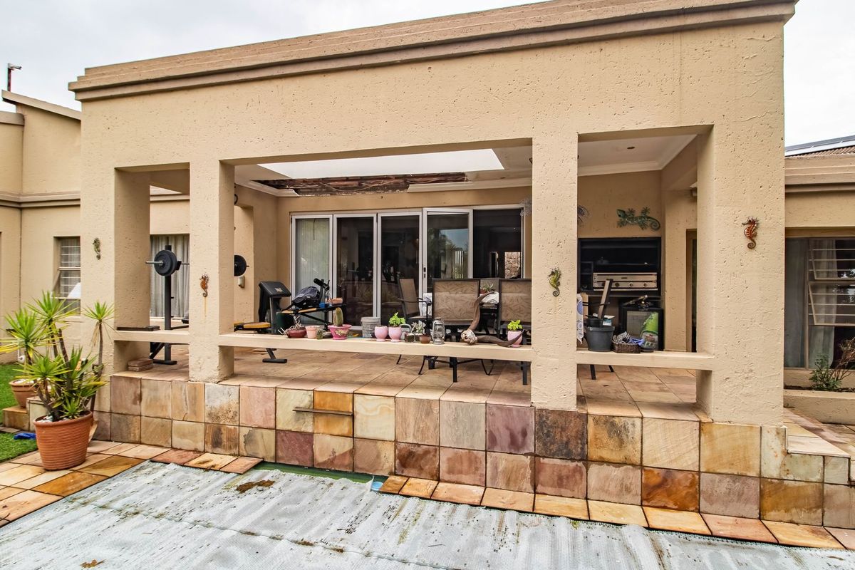 Secure, Spacious Luxury in One of Edenvale’s Finest Enclosures - Photo 4