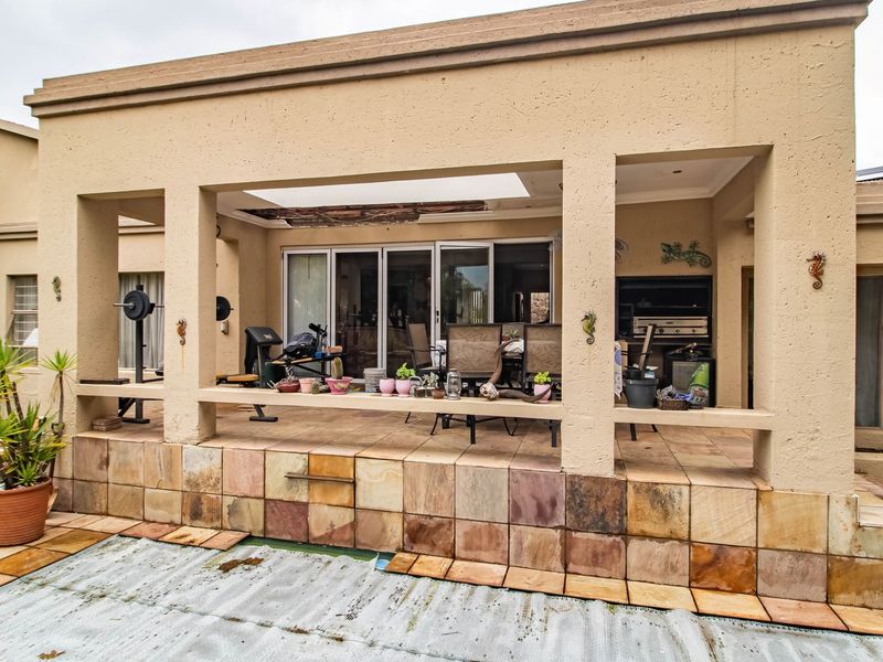 Secure, Spacious Luxury in One of Edenvale’s Finest Enclosures - Photo 4