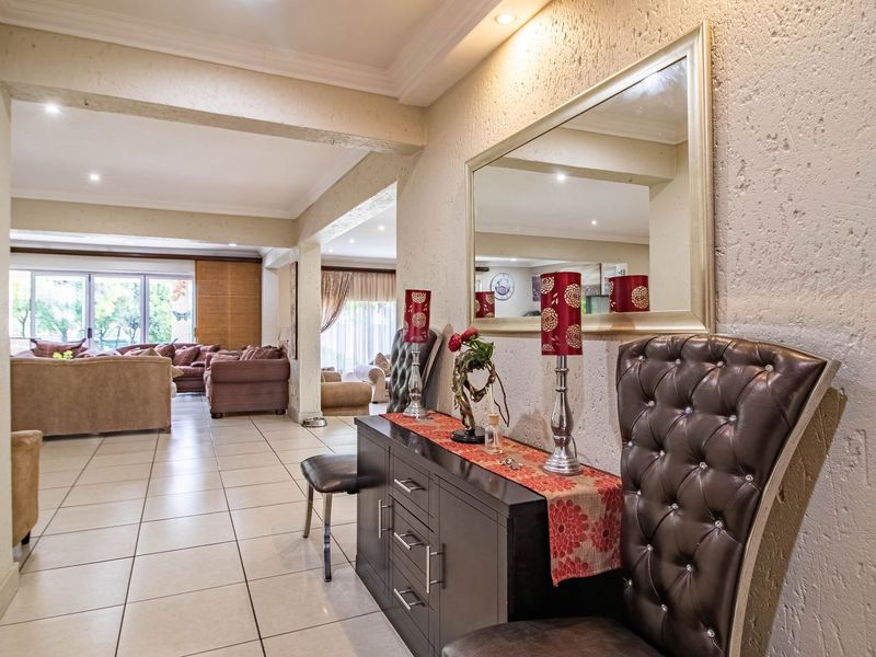 Secure, Spacious Luxury in One of Edenvale’s Finest Enclosures - Photo 9