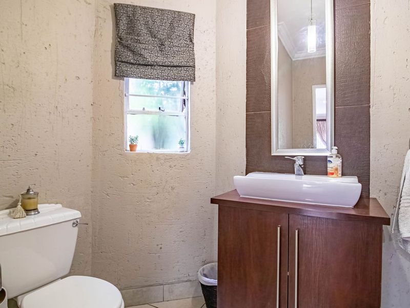 Secure, Spacious Luxury in One of Edenvale’s Finest Enclosures - Photo 8