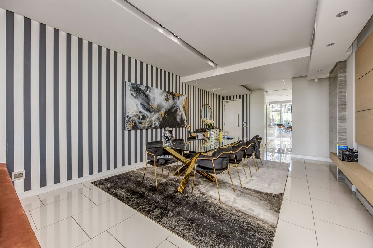 Luxury 2 Bedroom, 2 Bathroom Apartment for Sale – Embassy Towers, Sandton - Photo 4